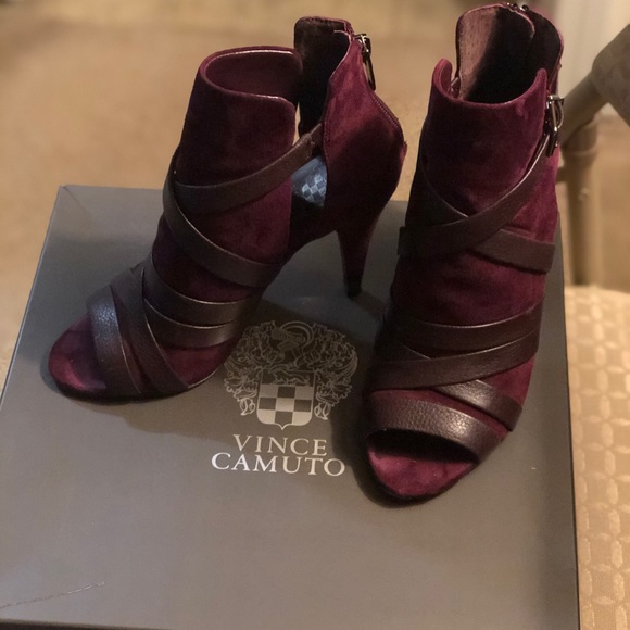 Cutout leather/suede booties. - Picture 5 of 7